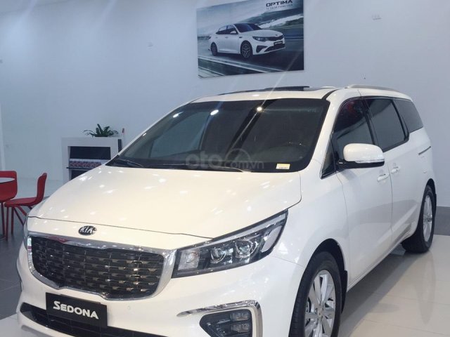 Cần bán Kia Sedona 2.2 DAT Luxury đời 2020, màu trắng, trả trước 382 triệu