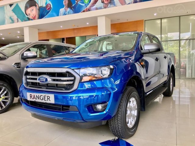 Ford Ranger 1 cầu số tự động xe có giao ngay. Tặng nắp thùng, lót thùng, camera hành trình, lót sàn, phim cách nhiệt