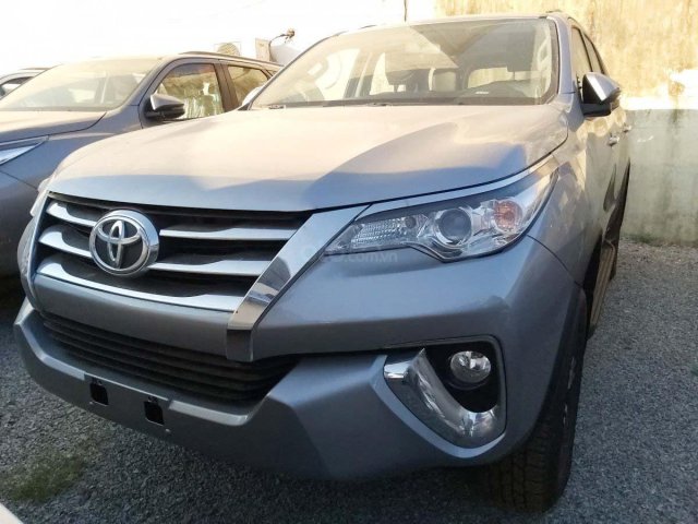 Bán xe Toyota Fortuner sản xuất 2020, màu bạc, nhập khẩu0