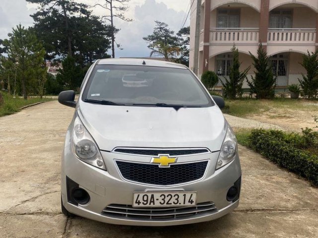 Cần bán gấp Chevrolet Spark năm sản xuất 2013, màu bạc xe gia đình0