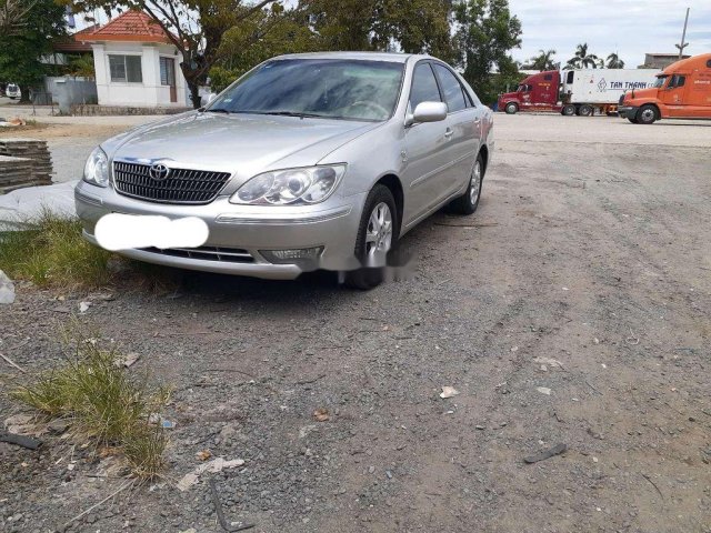 Bán xe Toyota Camry đời 2005 còn mới