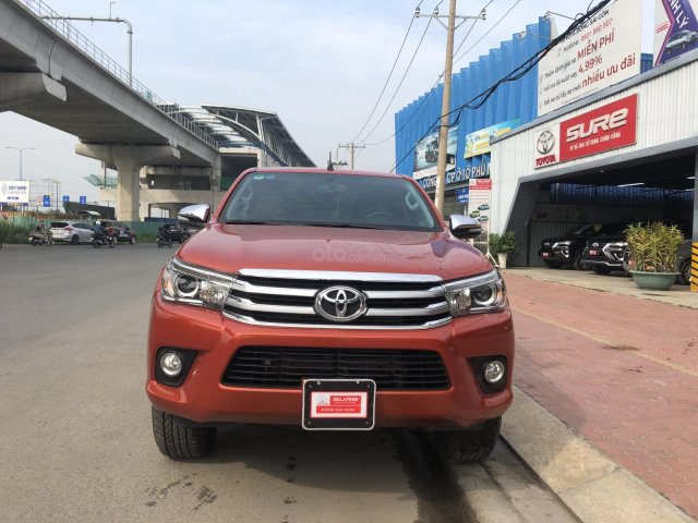 Hilux bản full màu cam, lướt 10.548km0