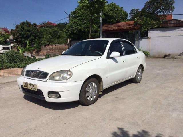 Bán Daewoo Lanos sản xuất năm 2003, màu trắng như mới