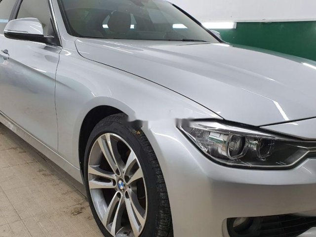 Chính chủ bán BMW 3 Series 320i năm sản xuất 2013, màu bạc, máy chất