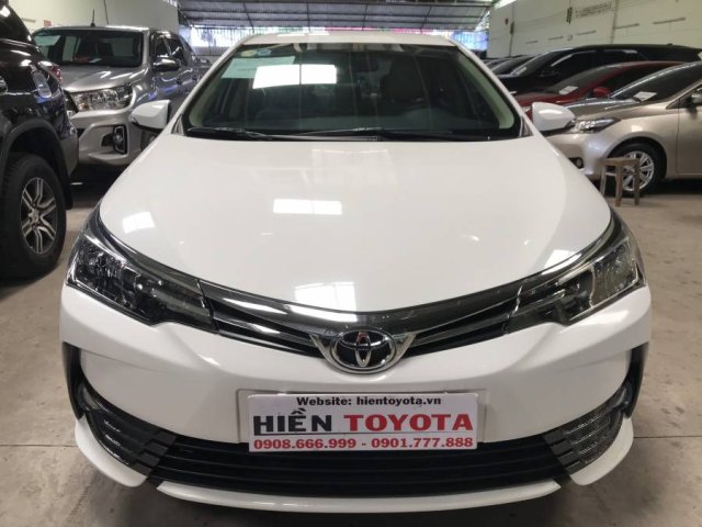 Bán Toyota Corolla Altis 1.8E đời 2018, màu trắng, máy êm ru