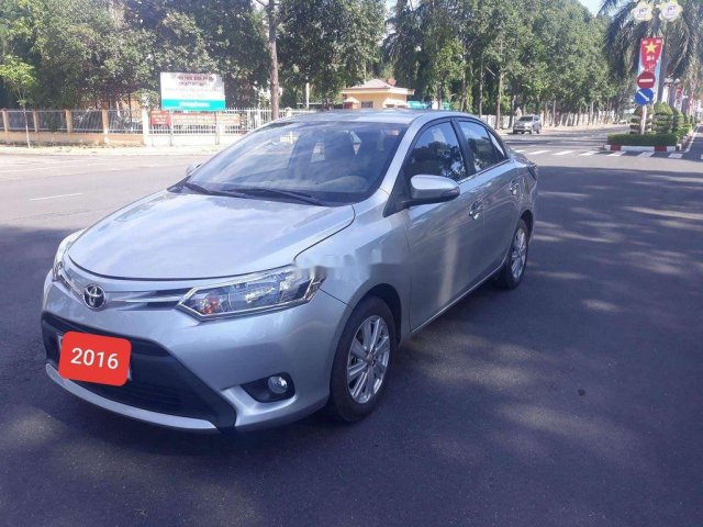 Cần bán lại xe Toyota Vios năm sản xuất 2016, màu bạc ít sử dụng0