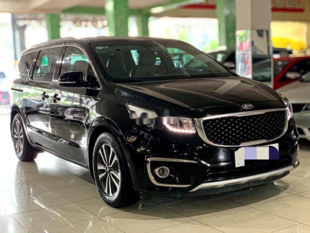 Bán Kia Sedona đời 2016, màu đen như mới