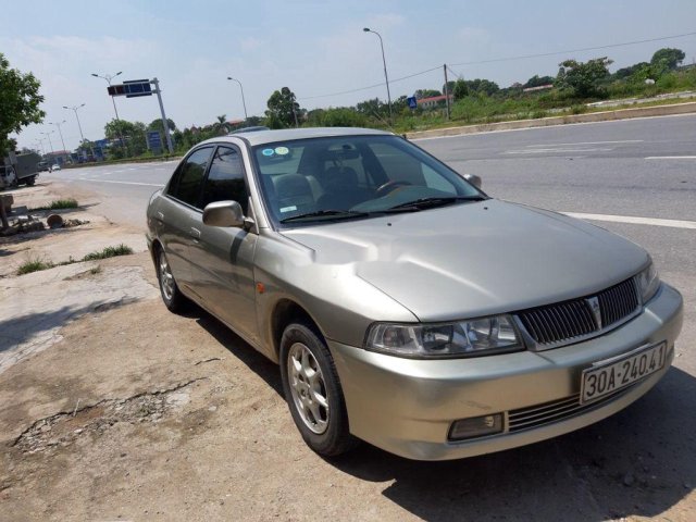 Gia đình bán xe cũ Mitsubishi Lancer năm 2004, màu vàng cát