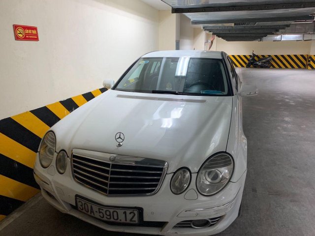 Bán xe Mercedes E200 năm sản xuất 2008, màu trắng, xe nhập chính chủ