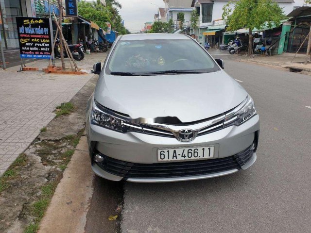 Bán Toyota Corolla Altis đời 2018, màu bạc chính chủ