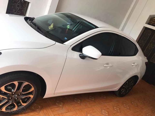 Cần bán lại xe Mazda 2 sản xuất năm 2018, màu trắng, giá cực kì thấp