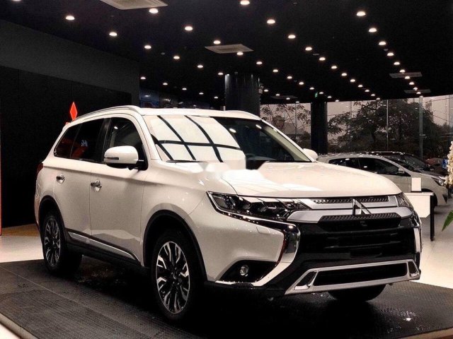 Bán xe Mitsubishi Outlander năm 2020, khuyến mãi 50% trước bạ0