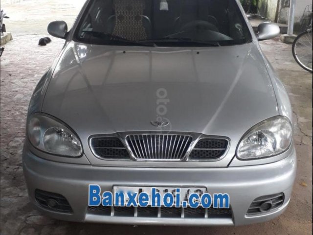 Cần bán gấp Daewoo Lanos sản xuất 2005, màu bạc xe gia đình