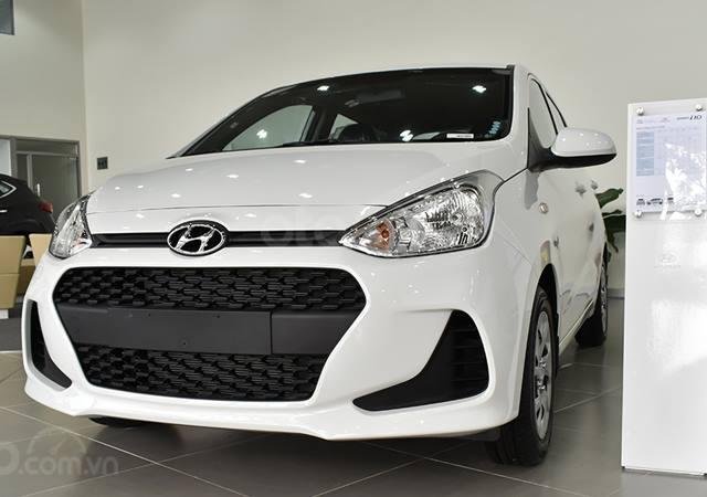 Bán Hyundai Grand I10 1.2 AT sản xuất 2020, màu trắng, giá cạnh tranh0