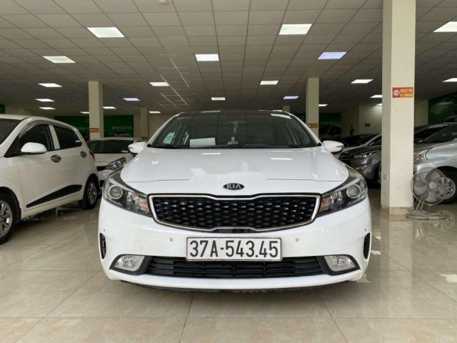 Cần bán gấp Kia Cerato đời 2017, màu trắng số sàn, giá 545tr0