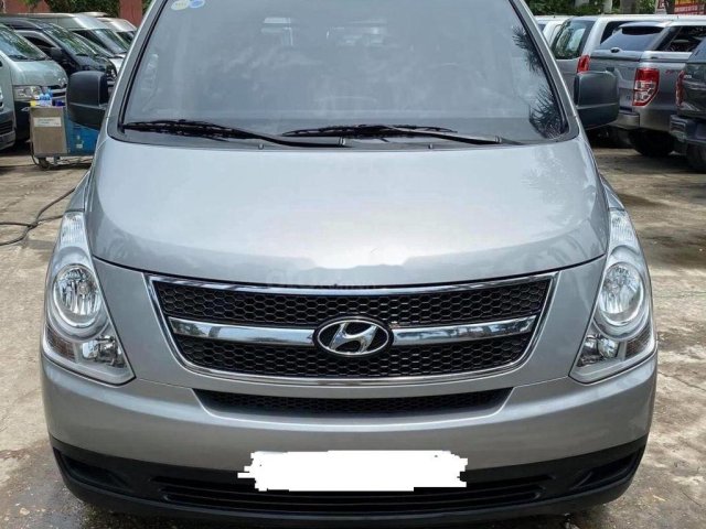 Cần bán gấp Hyundai Grand Starex sản xuất năm 2015, màu bạc, xe nhập chính chủ