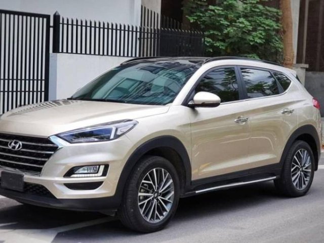 Bán Hyundai Tucson 2.0AT năm 2020, màu vàng, 784 triệu