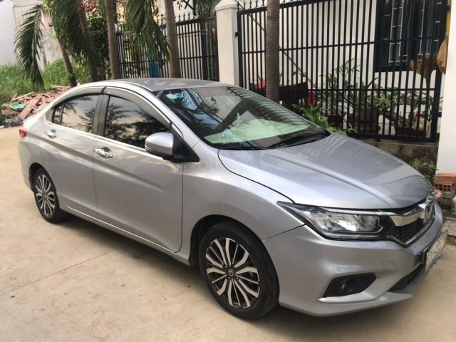 Cần bán gấp Honda City đăng ký 2018, màu bạc số tự động giá 470 triệu đồng