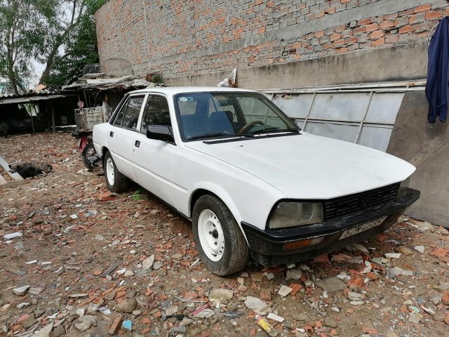 Cần bán xe Peugeot 505 sản xuất 1980, màu trắng, giá cực sốc0