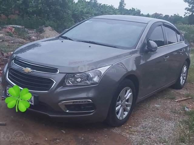 Chính chủ cần bán nhanh chiếc Chevrolet Cruze năm sản xuất 2016, màu xám, giá mềm0