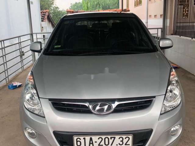 Cần bán lại xe Hyundai i20 sản xuất 2010, màu bạc, 295 triệu