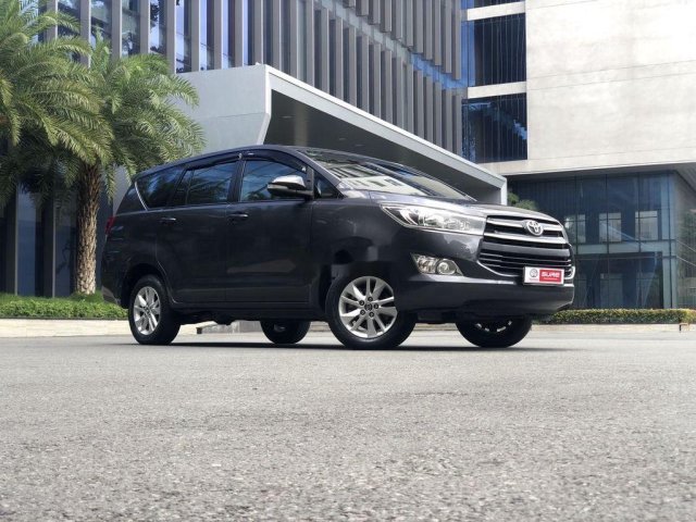 Bán xe Toyota Innova sản xuất 2017, màu xám số tự động