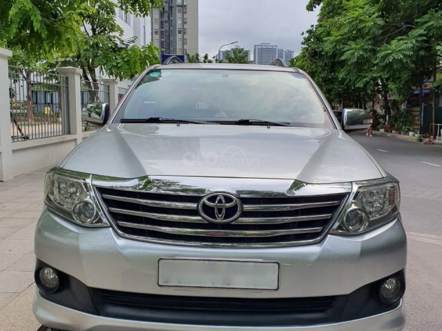 Cần bán gấp xe Fortuner đời 2013, 2.7Vx2, màu bạc, xe một chủ từ đầu