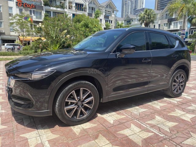 Cần bán lại với giá thấp chiếc Mazda Cx5 2.5AT, dời 2018, màu đen, xe còn mới hoàn toàn0