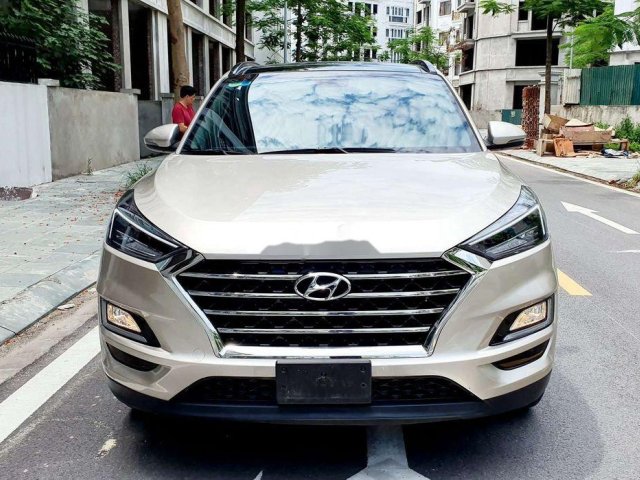 Cần bán gấp Hyundai Tucson 2.0 2019 còn mới 