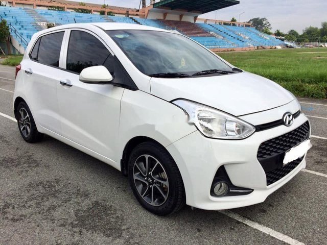 Bán xe Hyundai Grand i10 2017, màu trắng còn mới, giá 283tr