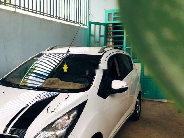 Cần bán Chevrolet Spark sản xuất năm 2017, màu trắng, xe nhập còn mới giá cạnh tranh