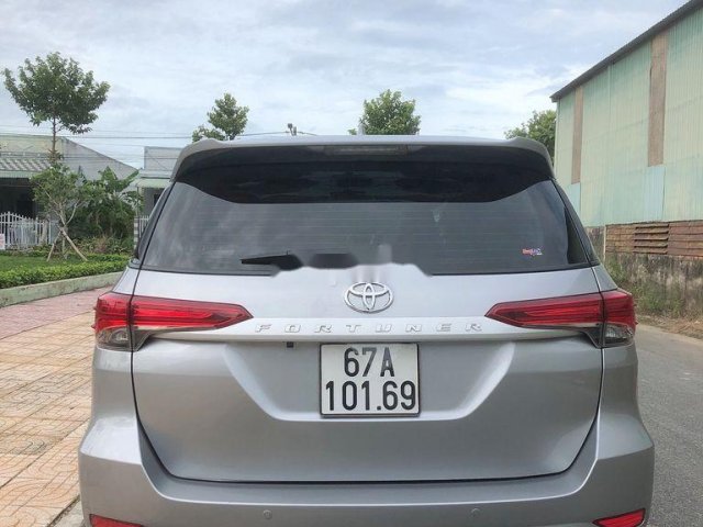 Bán Toyota Fortuner MT năm 2019, màu bạc như mới giá cạnh tranh0