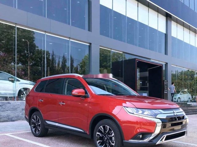 Cần bán xe Mitsubishi Outlander sản xuất năm 2020, màu đỏ giá cạnh tranh0