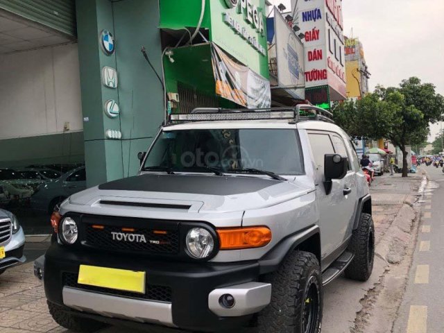 Xe Toyota Fj cruiser sản xuất năm 2007, màu bạc, nhập khẩu nguyên chiếc còn mới0