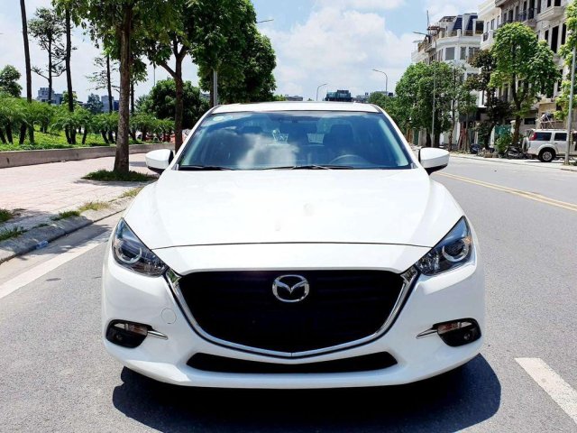 Cần bán xe Mazda 3 đời 2018, màu trắng