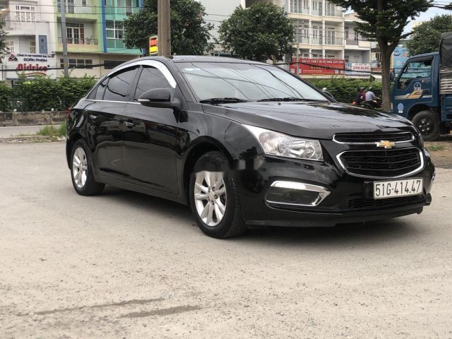 Cần bán xe Chevrolet Cruze LT sản xuất 2017, màu đen, giá 348tr