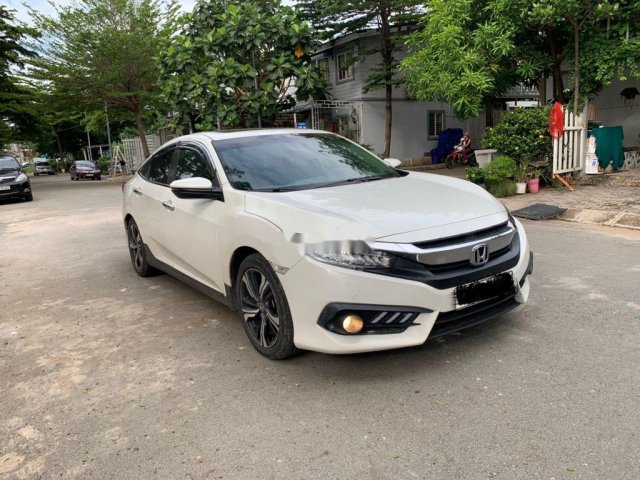 Cần bán xe Honda Civic năm 2017, màu trắng, nhập khẩu nguyên chiếc giá cạnh tranh