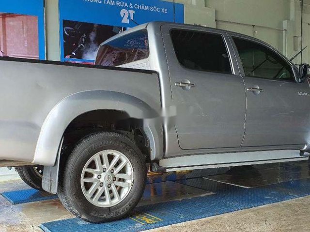 Bán Toyota Hilux năm sản xuất 2014, màu bạc, xe nhập 0