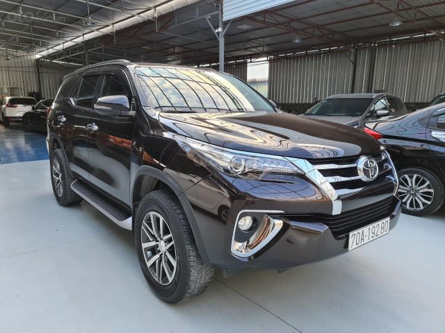 Bán gấp Fortuner 2.8AT 2018 tự động máy dầu 2 cầu nhập khẩu siêu lướt 12.000 km mới zin 100% như xe hãng0