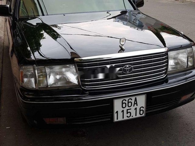 Cần bán xe Toyota Crown sản xuất 1997, xe nhập còn mới giá cạnh tranh