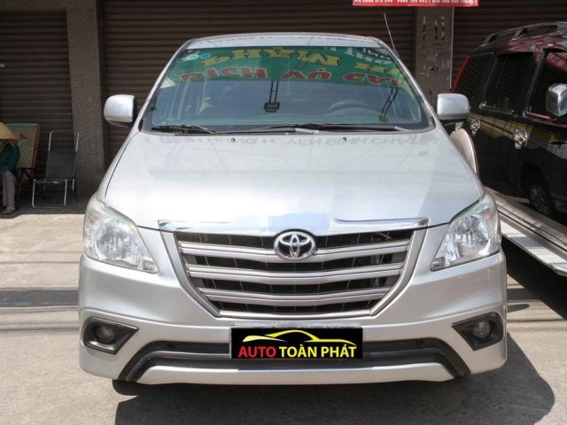 Bán Toyota Innova E năm 2014 xe gia đình 