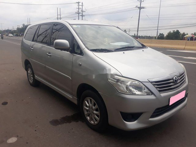 Cần bán lại xe Toyota Innova đời 2013 xe gia đình