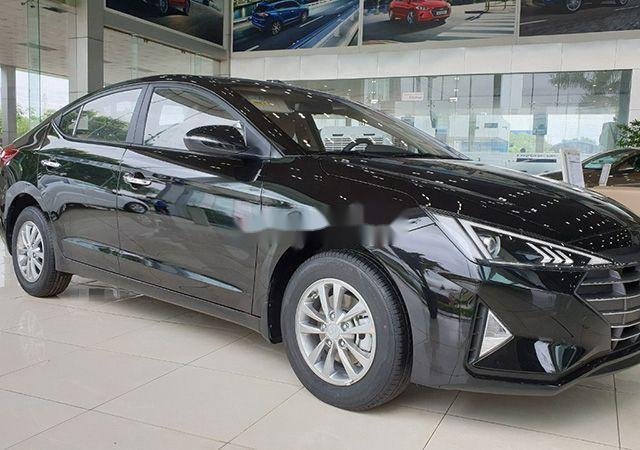 Bán xe Hyundai Elantra 1.6MT đời 2019, màu đen, mới hoàn toàn