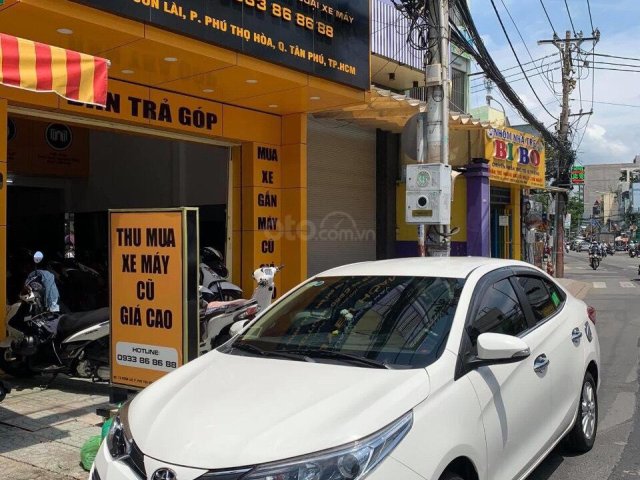 Cần bán lại xe Toyota Vios 1.5G AT đời 2018, màu trắng, xe siêu lướt, mới hoàn toàn