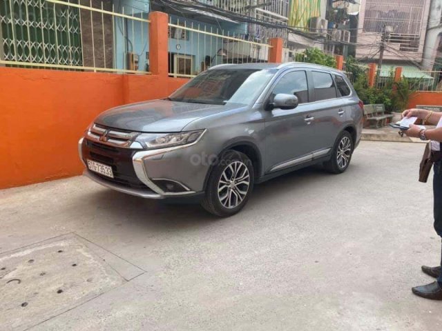 Bán lại xe Mitsubishi Outlander 2.4 CVT Premium đời 2018, màu xám