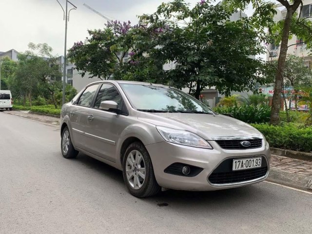 Bán Ford Focus 2.0 AT Ghia 2011, màu bạc còn mới, giá 298tr