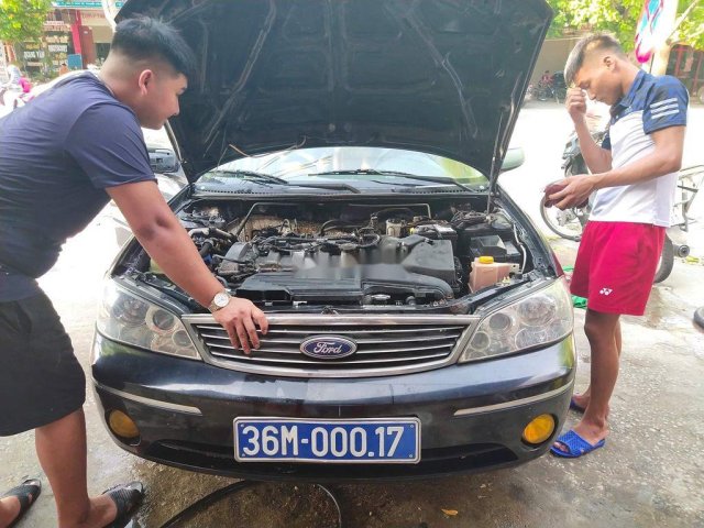 Cần bán Ford Laser sản xuất 2005, nhập khẩu 