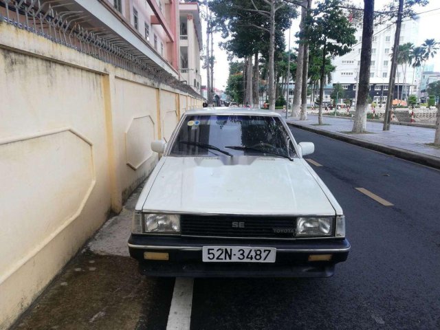 Gia đình bán xe Toyota Corolla năm 1985, màu trắng, nhập khẩu, bao đẹp bao chất