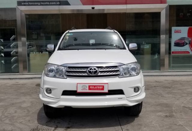 Bán ô tô Toyota Fortuner 2.7V đời 2011, màu trắng còn mới