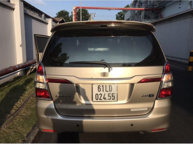 Cần bán xe Toyota Innova sản xuất năm 2015 còn mới